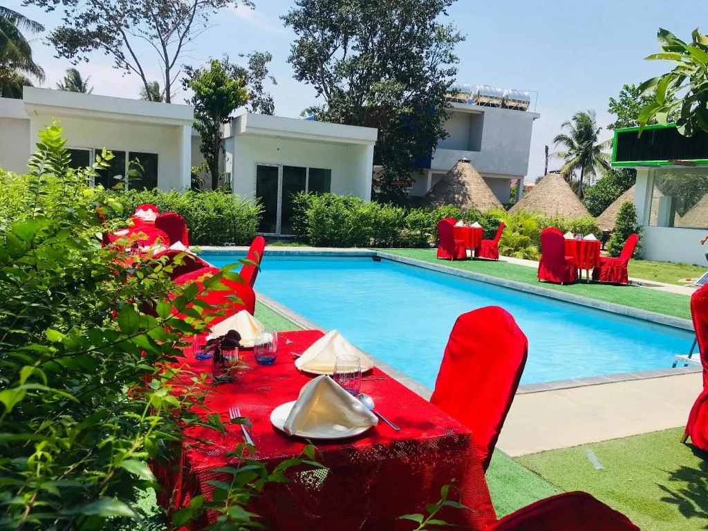 Swimming pool [outdoor]